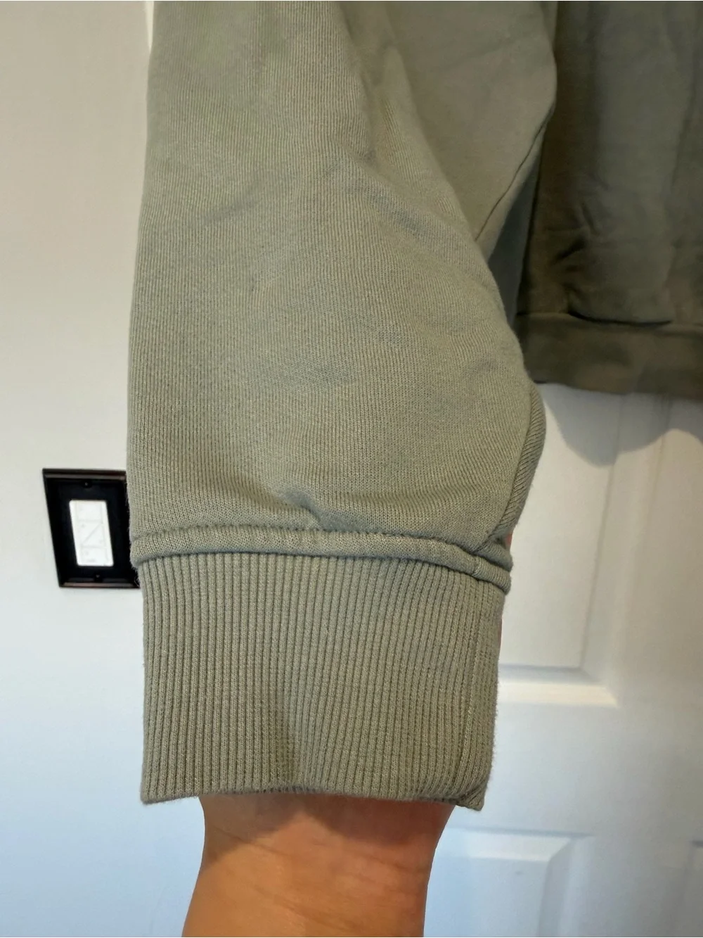 Auth. ✅ RARE ALO Yoga Accolade Crewneck Pullover in “Cosmic Grey” Size Large 🩶💚💙